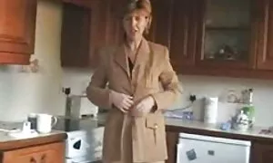 Я просунув один товстий секс за гроші відео крізь уламки і розтягнув його дірку