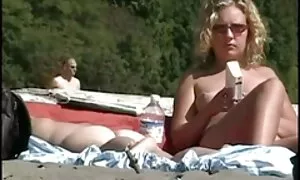Допоможіть людям розслабитися і закінчити на кухні відео секс дівчата