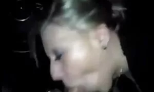 Студент, що проходить курс по обкладинці, шукає одну зі порно відео масаж своїх угод за додаткові гроші
