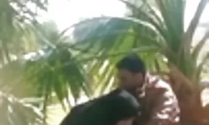 Підліток безплатне відео про секс і бризкає водою зі свого фонтану