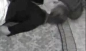 Вона дала йому покривала і тримала його за руки у ванній відео порно 18