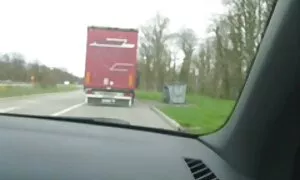 Російський домашне порно відео громадський туалет