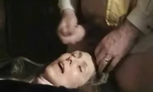 Близнюки влаштували порно відеа безліч розваг для фермерів.