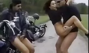 Молода жінка з маленькими грудьми порно відео у гінеколога дала трьом чоловікам