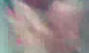 Пристрасна блондинка стимулює сексдівчата свого ублюдка