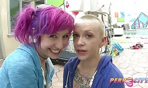 Шатенка намагається зробити її щасливою. секс відео груповуха